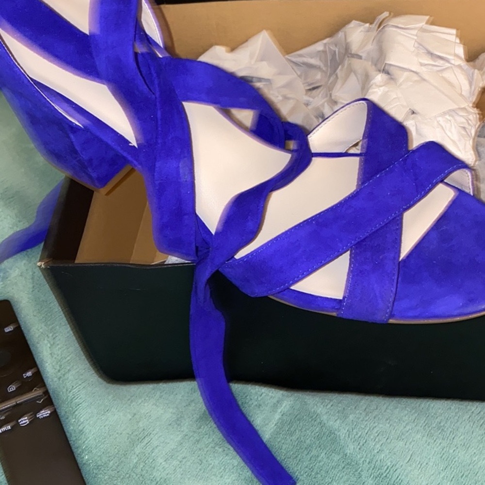 Nice tie up shoes